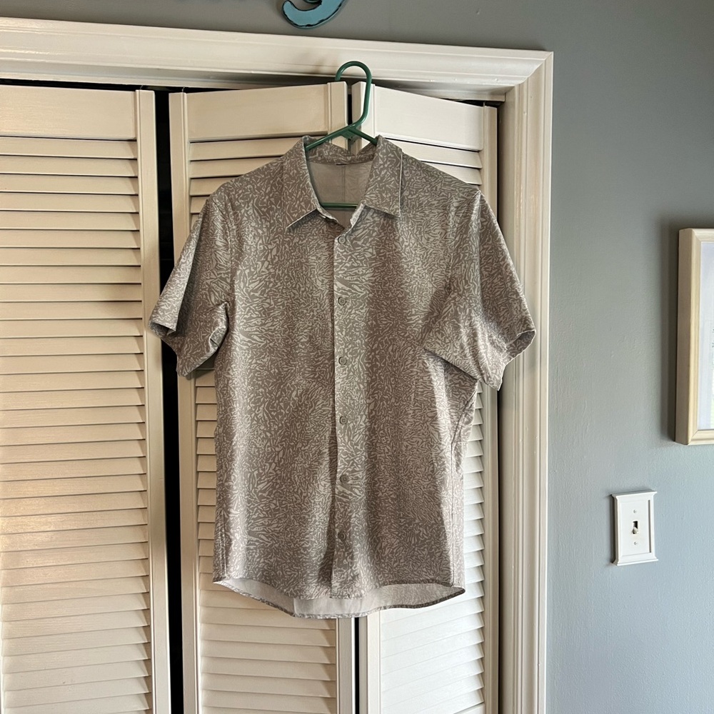 Lulemon Men's Shirt SZ SM‎